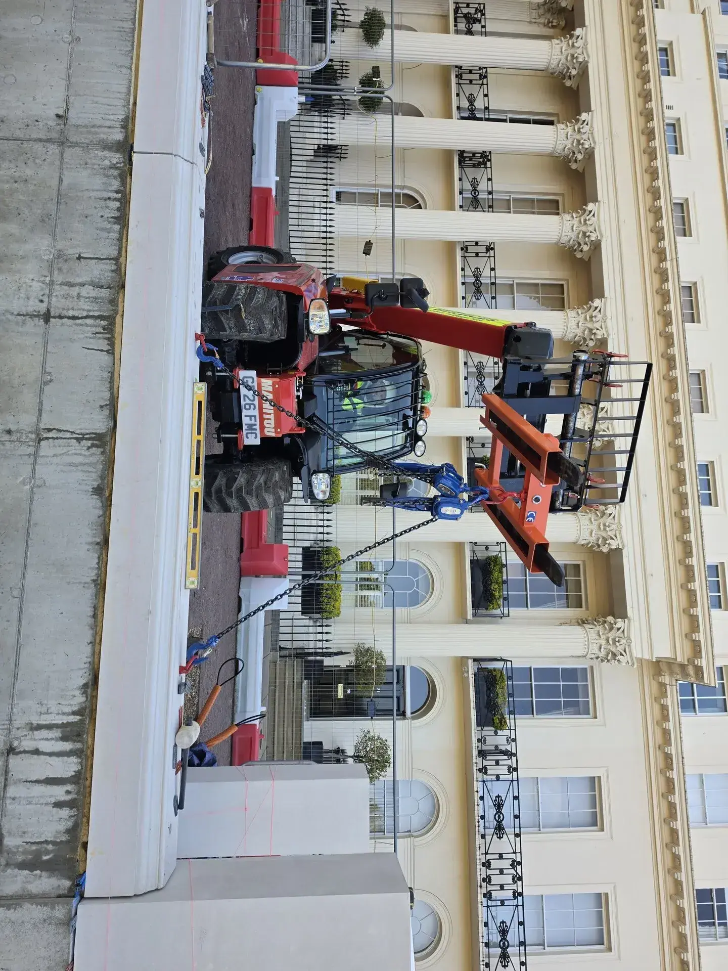 a17e london telehandler operator lifting